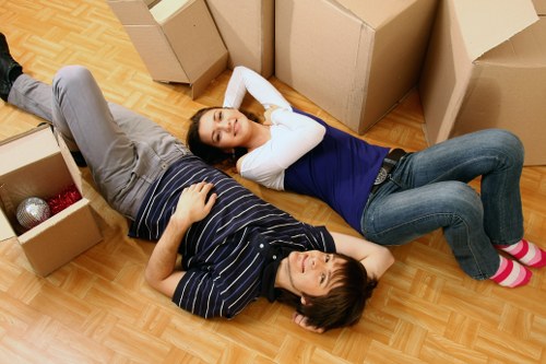 Local moving van service in Kingston upon Thames street